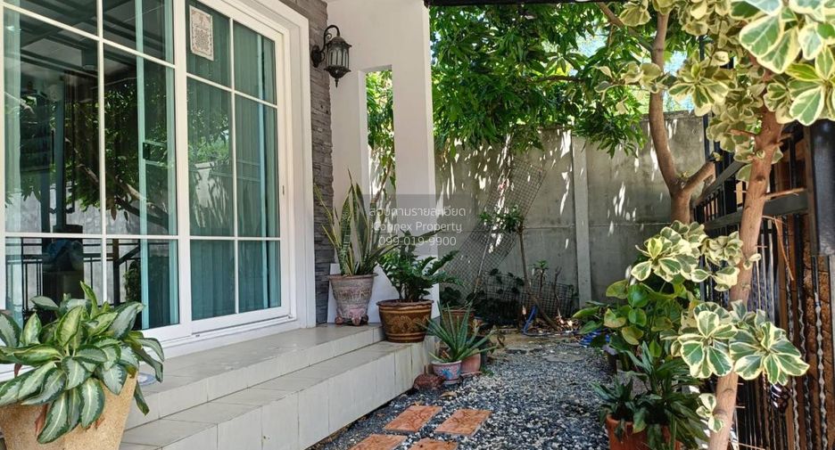 For sale 4 bedrooms townhouse in Mueang Samut Sakhon, Samut Sakhon