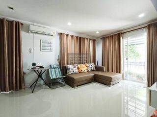 For sale 4 bedrooms townhouse in Mueang Samut Sakhon, Samut Sakhon