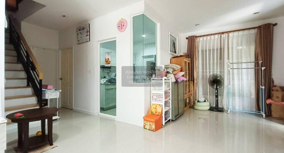 For sale 4 bedrooms townhouse in Mueang Samut Sakhon, Samut Sakhon