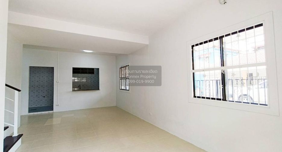 Casa adosada en venta de 3 habitaciones en Khlong Luang, Pathum Thani