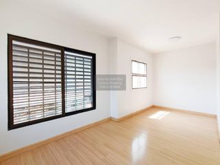 Casa adosada en venta de 3 habitaciones en Khlong Luang, Pathum Thani