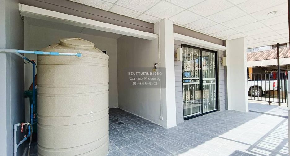Casa adosada en venta de 3 habitaciones en Khlong Luang, Pathum Thani
