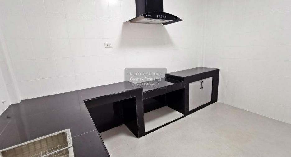 For sale 4 bedrooms townhouse in Nong Khaem, Bangkok