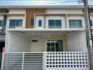 Casa adosada en venta de 3 habitaciones en Min Buri, Bangkok