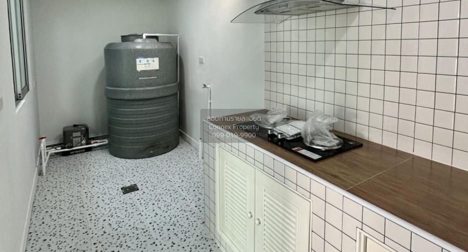 Casa adosada en venta de 3 habitaciones en Min Buri, Bangkok