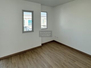 Casa adosada en venta de 3 habitaciones en Min Buri, Bangkok