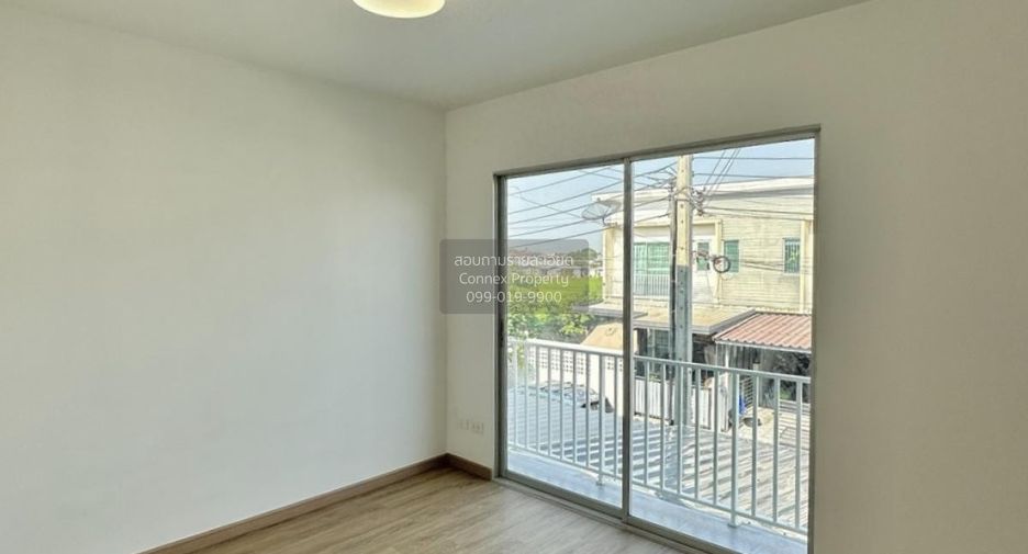 Casa adosada en venta de 3 habitaciones en Min Buri, Bangkok