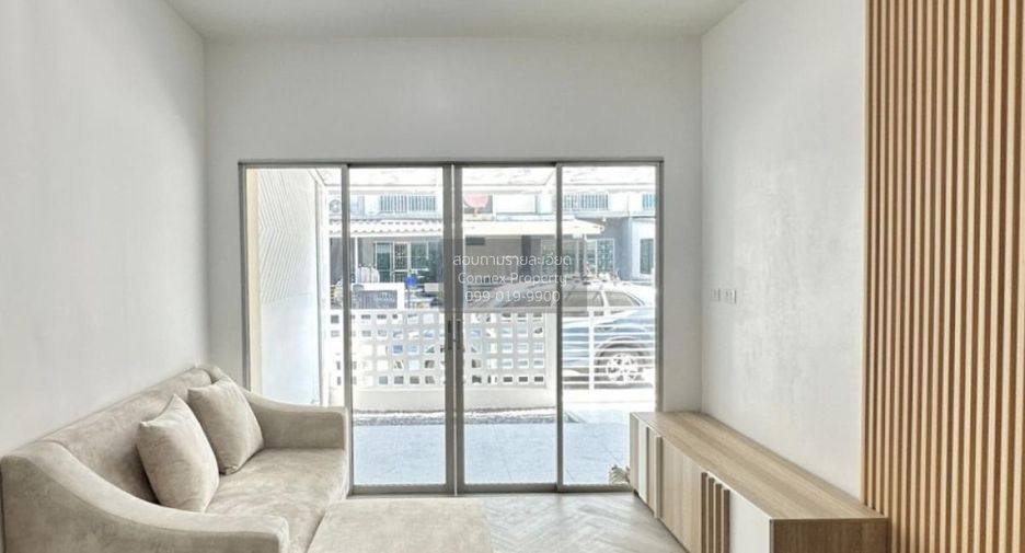 Casa adosada en venta de 3 habitaciones en Min Buri, Bangkok