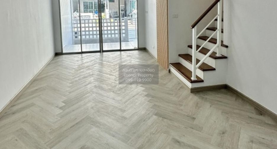 Casa adosada en venta de 3 habitaciones en Min Buri, Bangkok