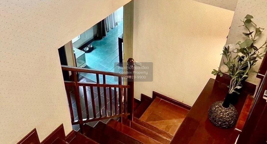 Casa en venta de 3 habitaciones en Phra Khanong, Bangkok