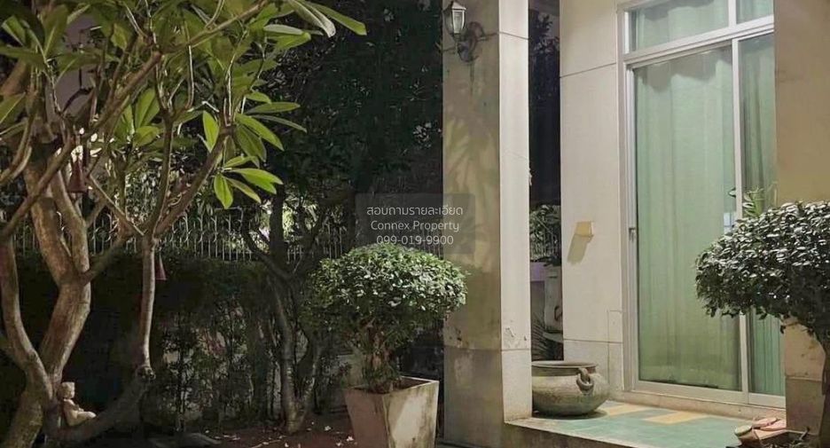 Casa en venta de 3 habitaciones en Phra Khanong, Bangkok