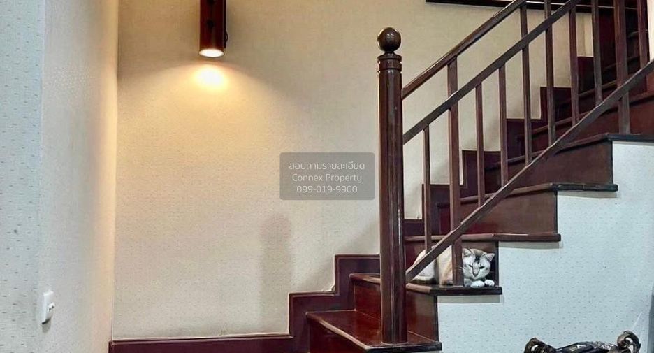 Casa en venta de 3 habitaciones en Phra Khanong, Bangkok