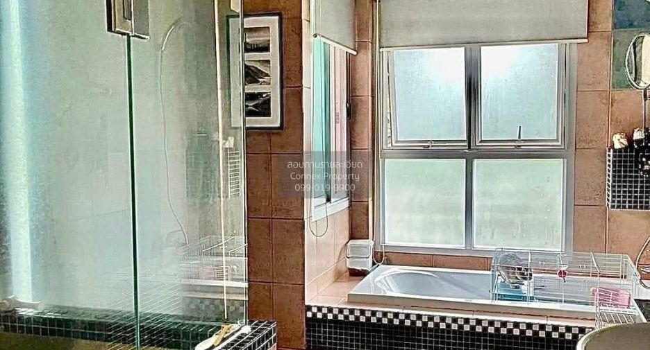 Casa en venta de 3 habitaciones en Phra Khanong, Bangkok