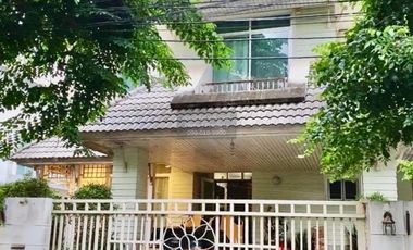 Casa en venta de 3 habitaciones en Phra Khanong, Bangkok