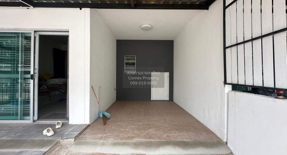 For sale 3 bedrooms townhouse in Bang Sao Thong, Samut Prakan