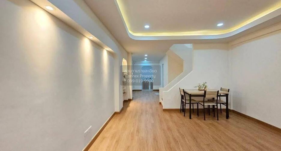 Reihenhaus zum Kauf mit 2 Zimmer in Phra Khanong, Bangkok