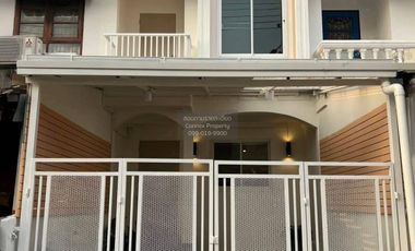 Reihenhaus zum Kauf mit 2 Zimmer in Phra Khanong, Bangkok