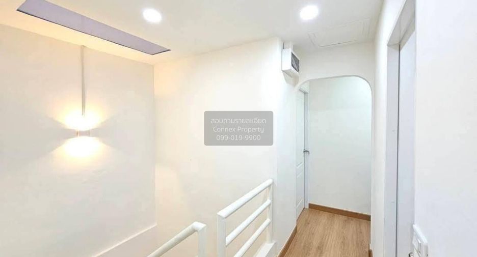 Reihenhaus zum Kauf mit 2 Zimmer in Phra Khanong, Bangkok