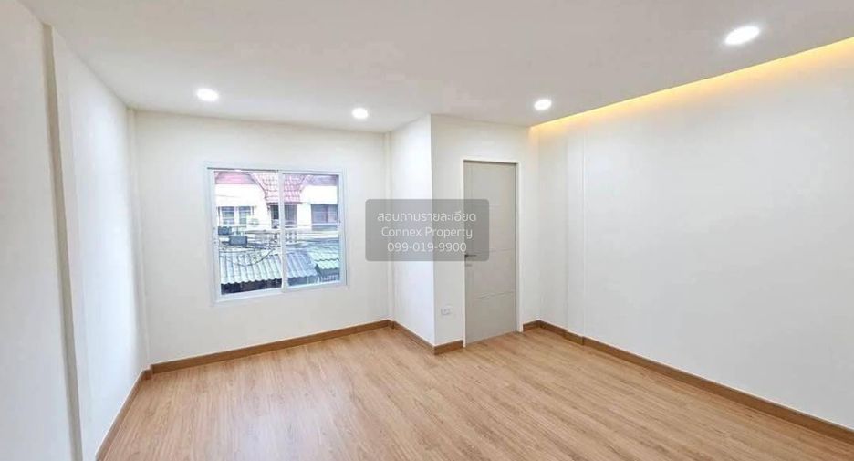 Reihenhaus zum Kauf mit 2 Zimmer in Phra Khanong, Bangkok