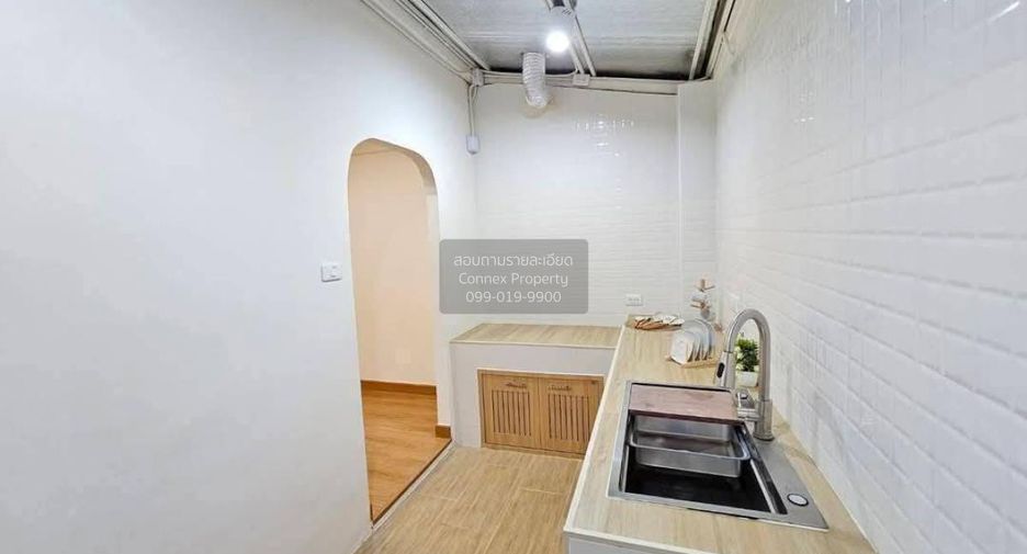 Reihenhaus zum Kauf mit 2 Zimmer in Phra Khanong, Bangkok