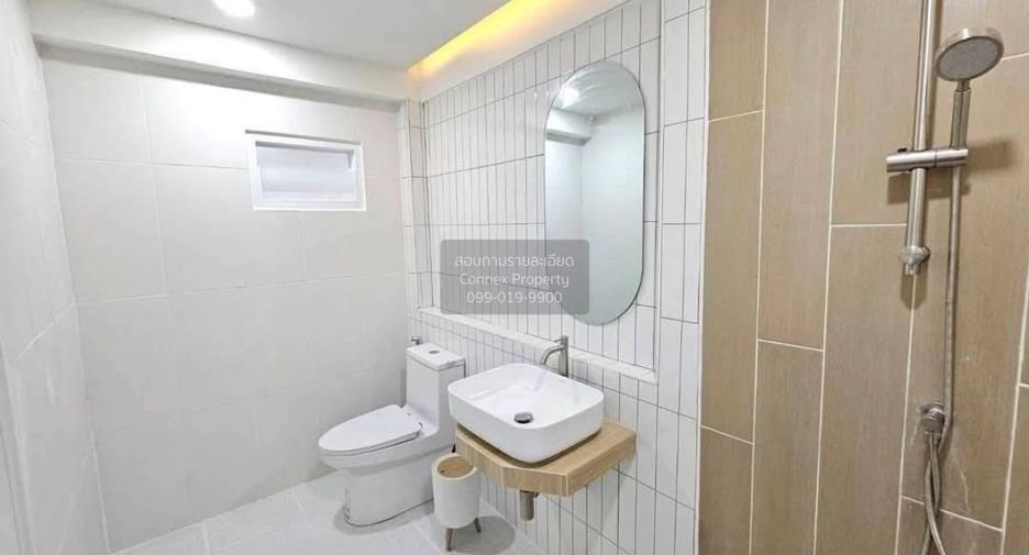 Reihenhaus zum Kauf mit 2 Zimmer in Phra Khanong, Bangkok