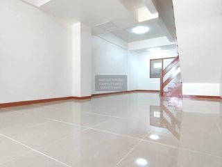 For sale 2 ベッドルーム townhouse in Krathum Baen, Samut Sakhon