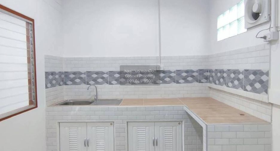 For sale 2 ベッドルーム townhouse in Krathum Baen, Samut Sakhon