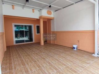 For sale 2 ベッドルーム townhouse in Krathum Baen, Samut Sakhon