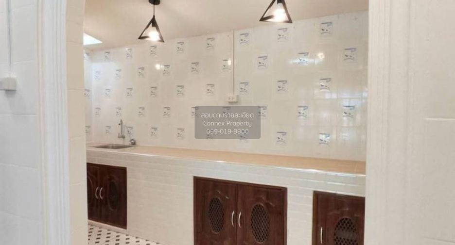 For sale 3 bedrooms townhouse in Mueang Samut Sakhon, Samut Sakhon