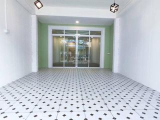 For sale 3 bedrooms townhouse in Mueang Samut Sakhon, Samut Sakhon