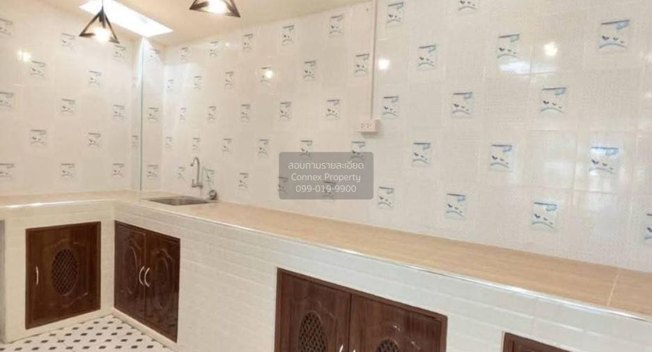 For sale 3 bedrooms townhouse in Mueang Samut Sakhon, Samut Sakhon