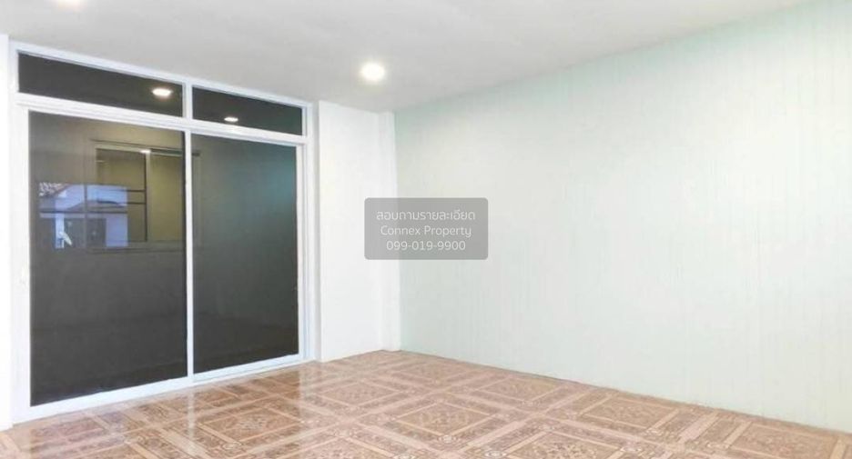 For sale 3 bedrooms townhouse in Mueang Samut Sakhon, Samut Sakhon
