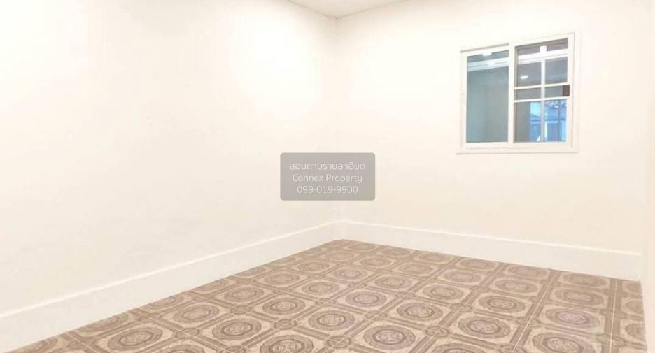 For sale 3 bedrooms townhouse in Mueang Samut Sakhon, Samut Sakhon