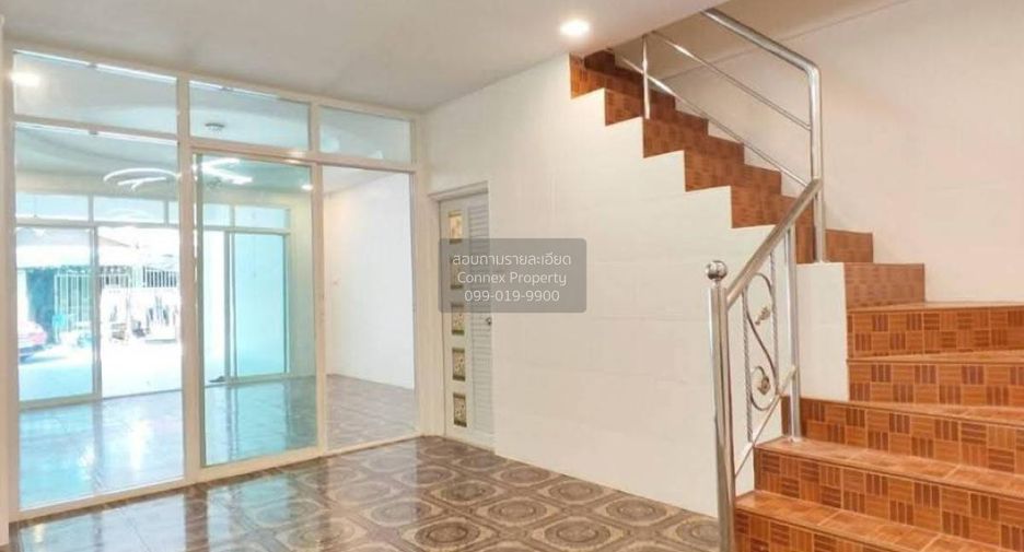 For sale 3 bedrooms townhouse in Mueang Samut Sakhon, Samut Sakhon