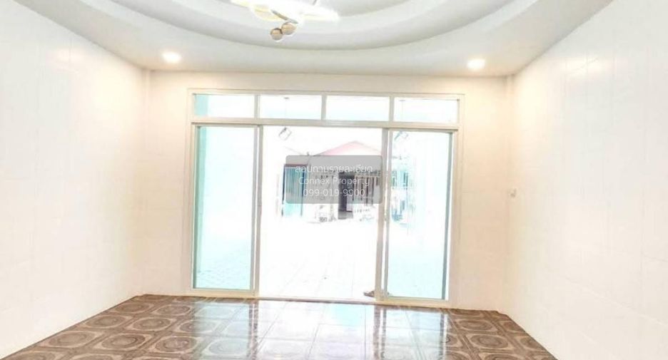 For sale 3 bedrooms townhouse in Mueang Samut Sakhon, Samut Sakhon