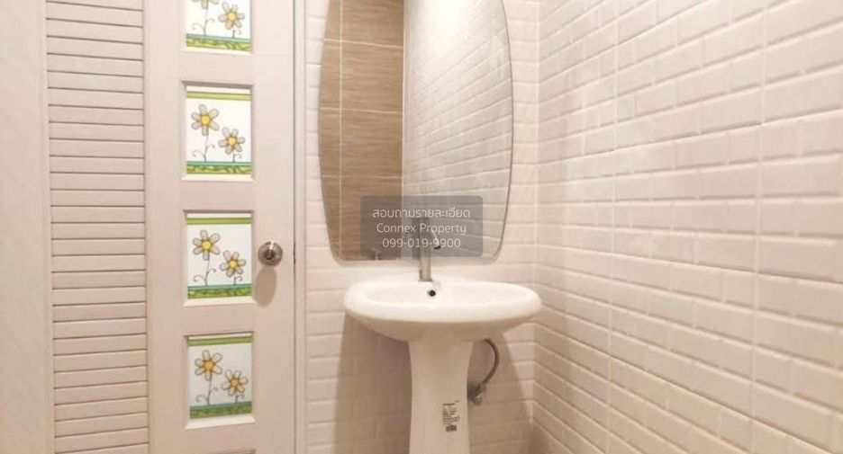 For sale 3 bedrooms townhouse in Mueang Samut Sakhon, Samut Sakhon