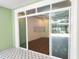 For sale 3 bedrooms townhouse in Mueang Samut Sakhon, Samut Sakhon