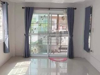 Casa adosada en venta de 4 habitaciones en Mueang Samut Sakhon, Samut Sakhon
