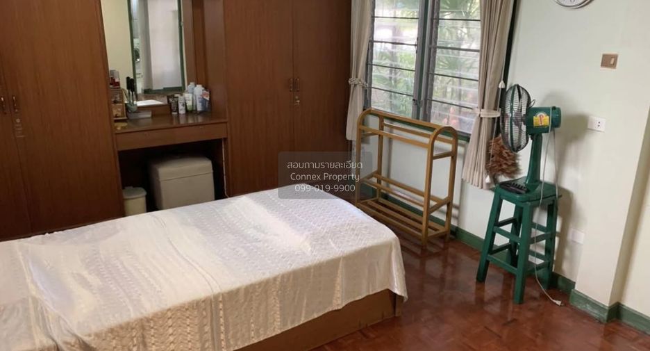 For sale 5 bedrooms house in Mueang Nonthaburi, Nonthaburi