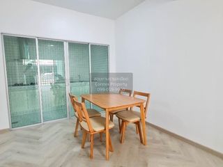 Casa adosada en venta de 3 habitaciones en Min Buri, Bangkok