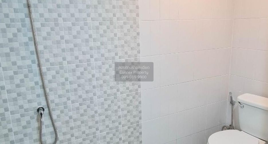 Casa adosada en venta de 3 habitaciones en Min Buri, Bangkok