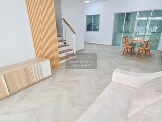 Casa adosada en venta de 3 habitaciones en Min Buri, Bangkok