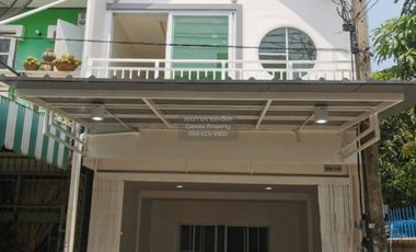 Casa adosada en venta de 3 habitaciones en Min Buri, Bangkok
