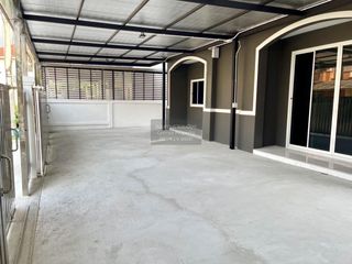 出售 4 卧室 独立屋 在 Mueang Samut Sakhon, Samut Sakhon