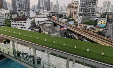 For sale 1 bed condo in Khlong Toei, Bangkok