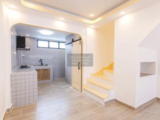 Casa adosada en venta de 2 habitaciones en Bang Kapi, Bangkok
