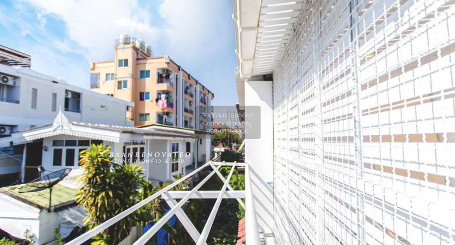 Casa adosada en venta de 2 habitaciones en Bang Kapi, Bangkok