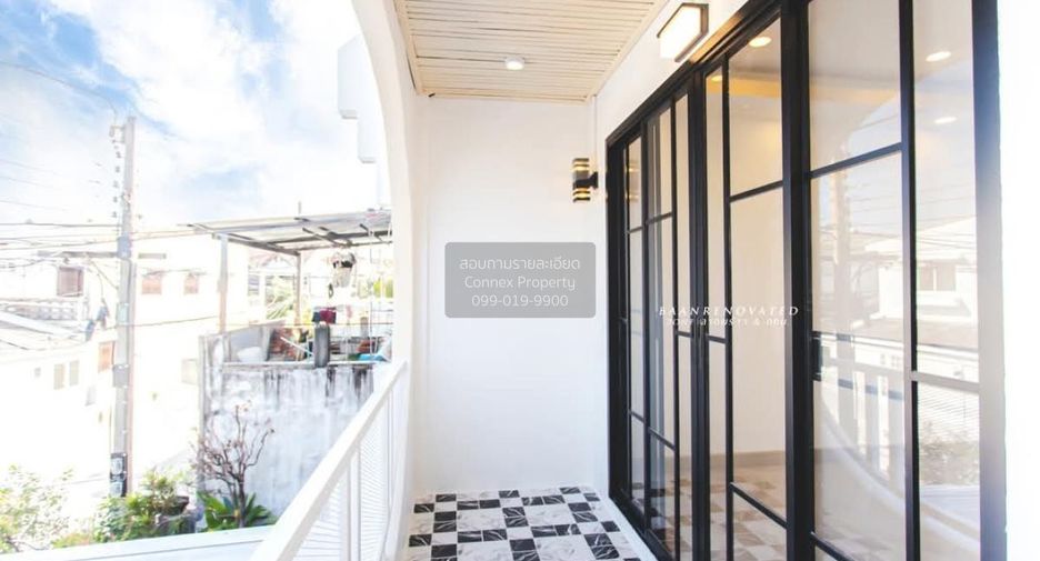 Casa adosada en venta de 2 habitaciones en Bang Kapi, Bangkok