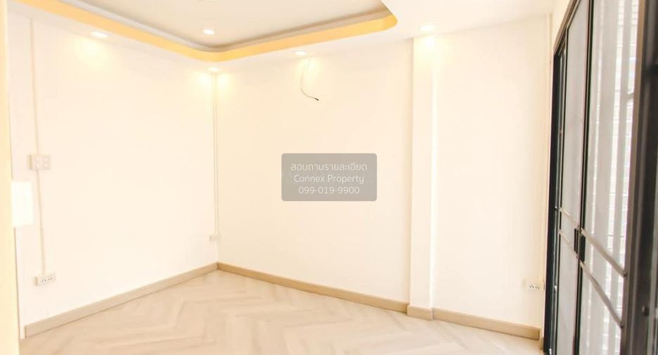 Casa adosada en venta de 2 habitaciones en Bang Kapi, Bangkok