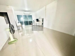Casa adosada en venta de 3 habitaciones en Nong Khaem, Bangkok